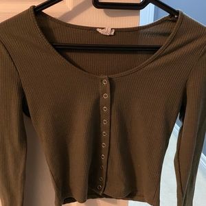 2 Long sleeve crop tees, black and army green